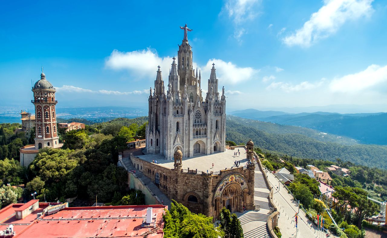 В Испании квадрокоптер туристов рухнул на собор